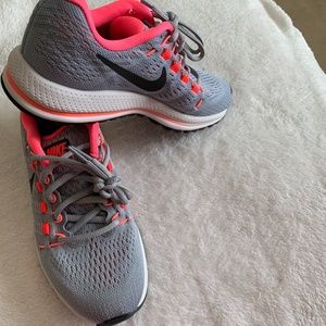 Nike Zoom Vomero 12 Women's size 6M